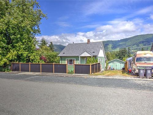 29 Arbutus St, Lake Cowichan, BC 