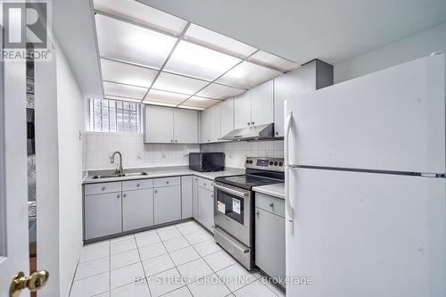 222 Hollywood Avenue, Toronto C14, ON - Indoor Photo Showing Kitchen With Double Sink