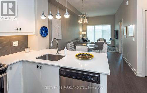 Ph 438 - 555 William Graham Drive W, Aurora, ON - Indoor Photo Showing Kitchen