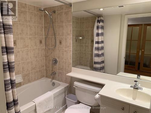 1435 - 250 Wellington Street W, Toronto, ON - Indoor Photo Showing Bathroom