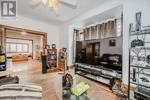 53 Rosslyn Avenue, Hamilton, ON - Indoor Photo Showing Living Room