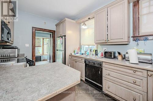 53 Rosslyn Avenue, Hamilton, ON - Indoor Photo Showing Kitchen