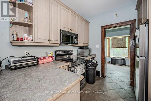 53 Rosslyn Avenue, Hamilton, ON - Indoor Photo Showing Kitchen