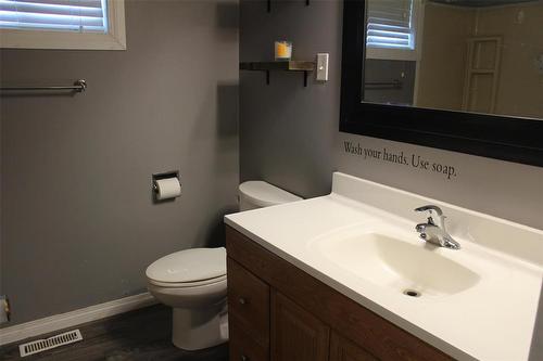 383 Birch Street, Arborg, MB - Indoor Photo Showing Bathroom