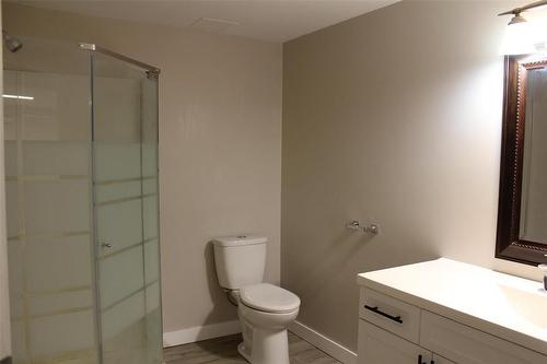 383 Birch Street, Arborg, MB - Indoor Photo Showing Bathroom