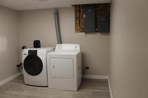 383 Birch Street, Arborg, MB - Indoor Photo Showing Laundry Room