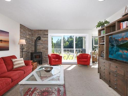 216-205 1St St, Courtenay, BC - Indoor Photo Showing Living Room With Fireplace