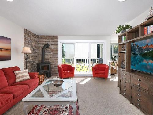 216-205 1St St, Courtenay, BC - Indoor Photo Showing Living Room With Fireplace