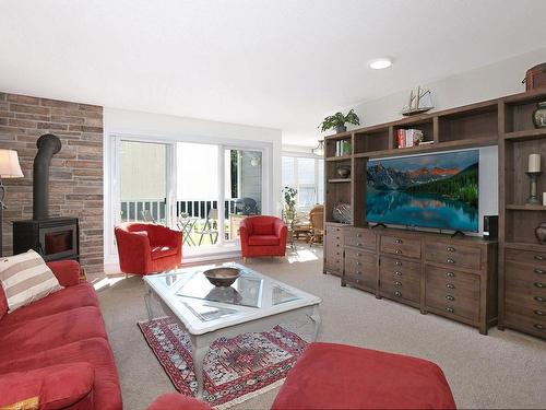 216-205 1St St, Courtenay, BC - Indoor Photo Showing Living Room With Fireplace