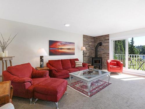 216-205 1St St, Courtenay, BC - Indoor Photo Showing Living Room With Fireplace