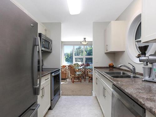 216-205 1St St, Courtenay, BC - Indoor Photo Showing Kitchen With Double Sink