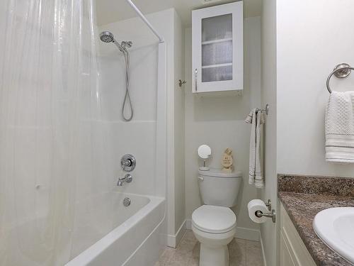 216-205 1St St, Courtenay, BC - Indoor Photo Showing Bathroom