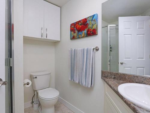 216-205 1St St, Courtenay, BC - Indoor Photo Showing Bathroom