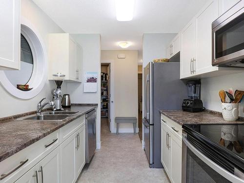 216-205 1St St, Courtenay, BC - Indoor Photo Showing Kitchen With Double Sink