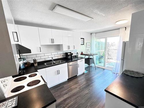 2326 Panorama View Dr, Nanaimo, BC - Indoor Photo Showing Kitchen With Double Sink