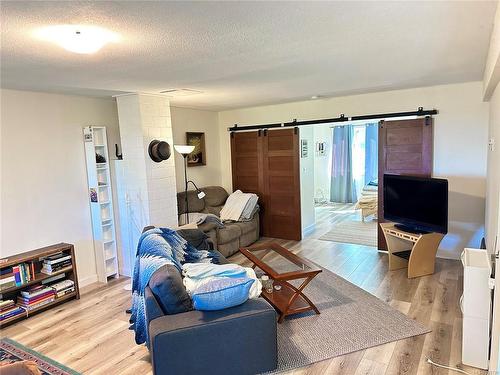 2326 Panorama View Dr, Nanaimo, BC - Indoor Photo Showing Living Room