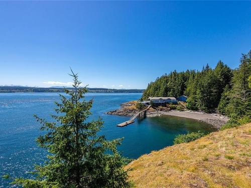 1380 Upshur Rd, Quadra Island, BC 