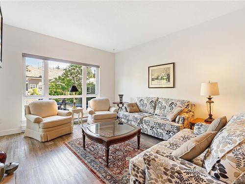 105-5650 Edgewater Lane, Nanaimo, BC - Indoor Photo Showing Living Room