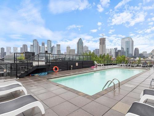 Pool - 505-225 Rue De La Montagne, Montréal (Le Sud-Ouest), QC - Outdoor With In Ground Pool With View