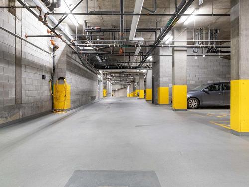 Garage - 505-225 Rue De La Montagne, Montréal (Le Sud-Ouest), QC - Indoor Photo Showing Garage