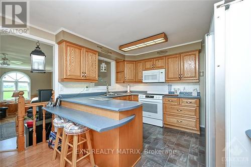 12646 County 28 Road, South Dundas, ON - Indoor Photo Showing Kitchen With Double Sink