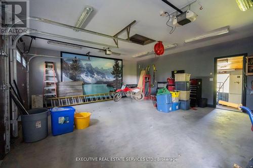 138 Maple Court, Shelburne, ON - Indoor Photo Showing Garage