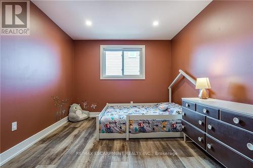 113 East 8Th Street, Hamilton, ON - Indoor Photo Showing Bedroom