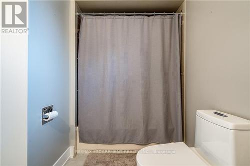113 East 8Th Street, Hamilton, ON - Indoor Photo Showing Bathroom