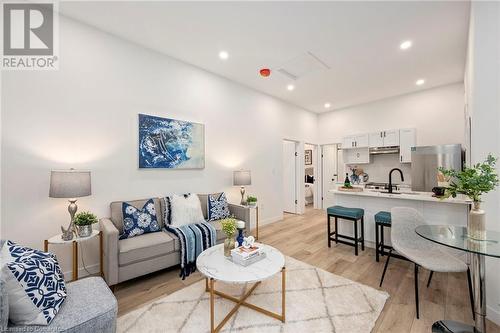 222 Hamilton Road, London, ON - Indoor Photo Showing Living Room