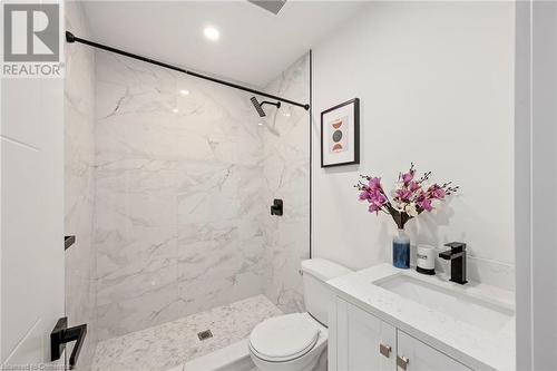 222 Hamilton Road, London, ON - Indoor Photo Showing Bathroom