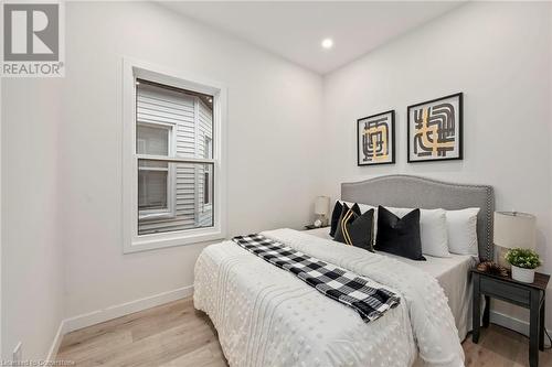 222 Hamilton Road, London, ON - Indoor Photo Showing Bedroom