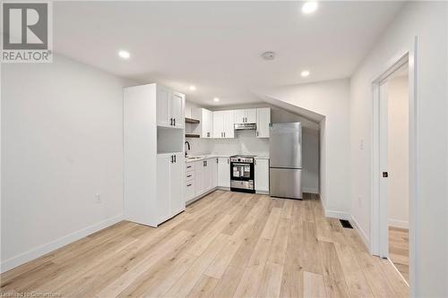 222 Hamilton Road, London, ON - Indoor Photo Showing Kitchen