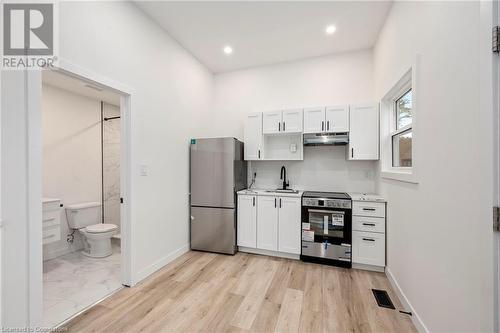 222 Hamilton Road, London, ON - Indoor Photo Showing Kitchen