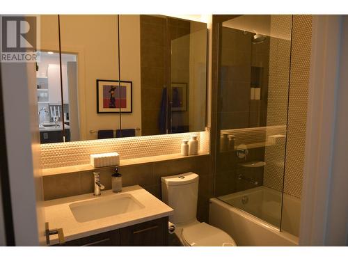 304-885 University Drive, Kamloops, BC - Indoor Photo Showing Bathroom