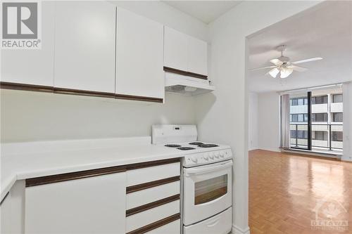 475 Laurier Avenue W Unit#1405, Ottawa, ON - Indoor Photo Showing Kitchen