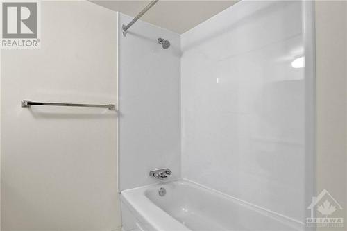 475 Laurier Avenue W Unit#1405, Ottawa, ON - Indoor Photo Showing Bathroom