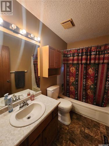 403 Calgary Street, Broadview, SK - Indoor Photo Showing Bathroom