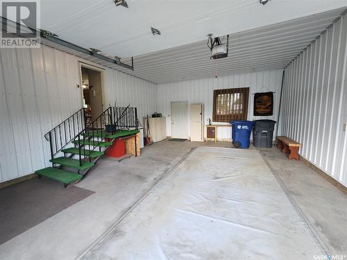 403 Calgary Street, Broadview, SK - Indoor Photo Showing Garage