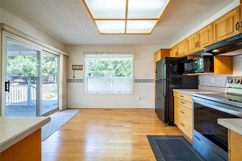 2076 Okanagan Street, Armstrong, BC - Indoor Photo Showing Kitchen