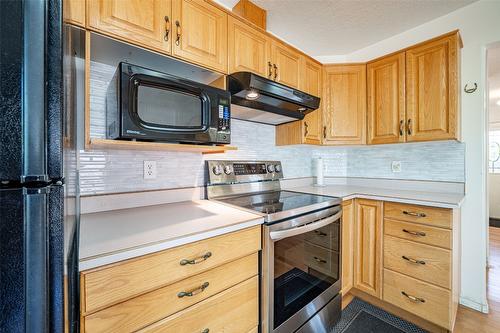 2076 Okanagan Street, Armstrong, BC - Indoor Photo Showing Kitchen