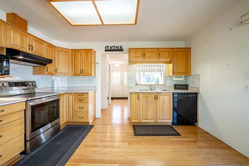 2076 Okanagan Street, Armstrong, BC - Indoor Photo Showing Kitchen