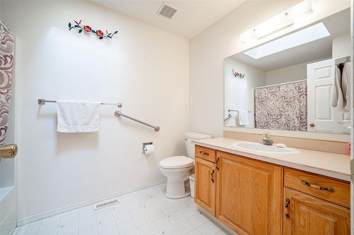 2076 Okanagan Street, Armstrong, BC - Indoor Photo Showing Bathroom