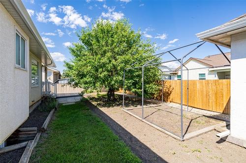 2076 Okanagan Street, Armstrong, BC - Outdoor With Exterior