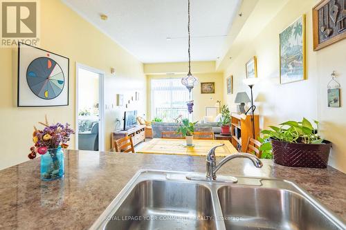 Ph-402 - 5317 Upper Middle Road, Burlington, ON - Indoor Photo Showing Kitchen With Double Sink