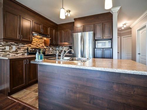 Kitchen - 201-961 Rue De Dijon, Saint-Jean-Sur-Richelieu, QC - Indoor Photo Showing Kitchen With Double Sink