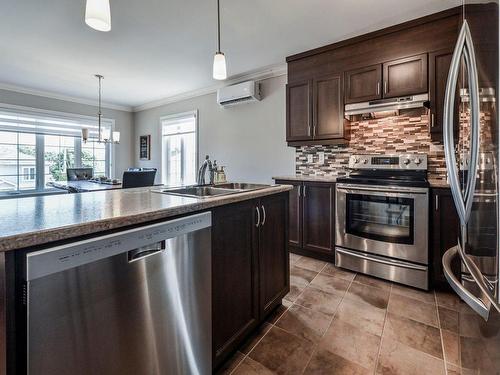 Kitchen - 201-961 Rue De Dijon, Saint-Jean-Sur-Richelieu, QC - Indoor Photo Showing Kitchen With Double Sink With Upgraded Kitchen