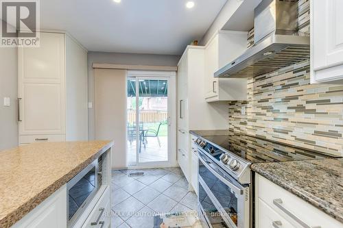 3351 Bertrand Road, Mississauga (Erin Mills), ON - Indoor Photo Showing Kitchen With Upgraded Kitchen