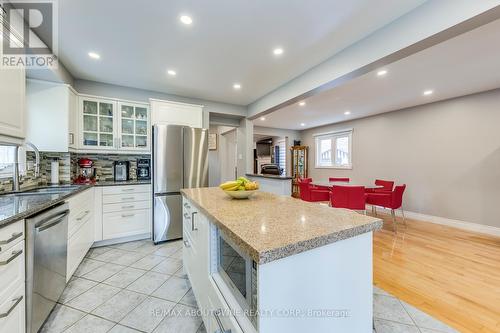 3351 Bertrand Road, Mississauga, ON - Indoor Photo Showing Kitchen With Stainless Steel Kitchen With Upgraded Kitchen