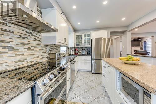 3351 Bertrand Road, Mississauga (Erin Mills), ON - Indoor Photo Showing Kitchen With Stainless Steel Kitchen With Upgraded Kitchen