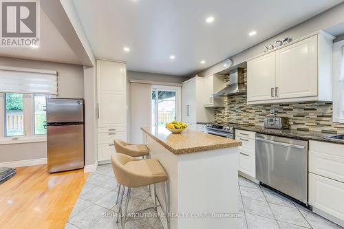 3351 Bertrand Road, Mississauga, ON - Indoor Photo Showing Kitchen With Stainless Steel Kitchen With Upgraded Kitchen